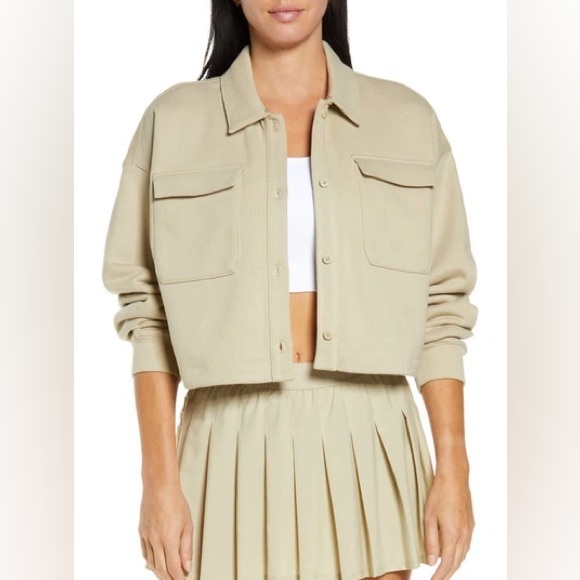 ALO Yoga Renown Cropped button down jacket - Picture 6 of 11
